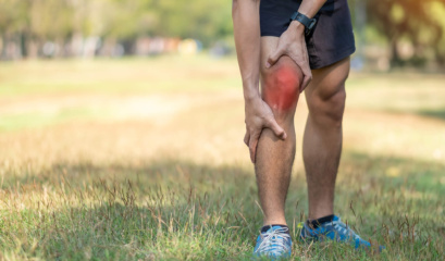 Runner With Knee Ache Due To Runners Knee Or Patellofemoral Pain Syndrome (1)