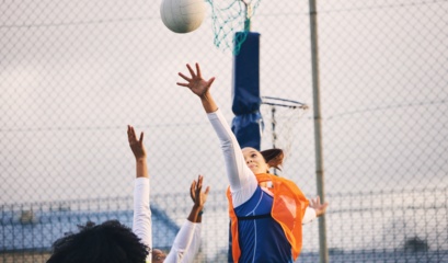 Netball,,goal,shooting,and,defense,of,a,girl,athlete,group